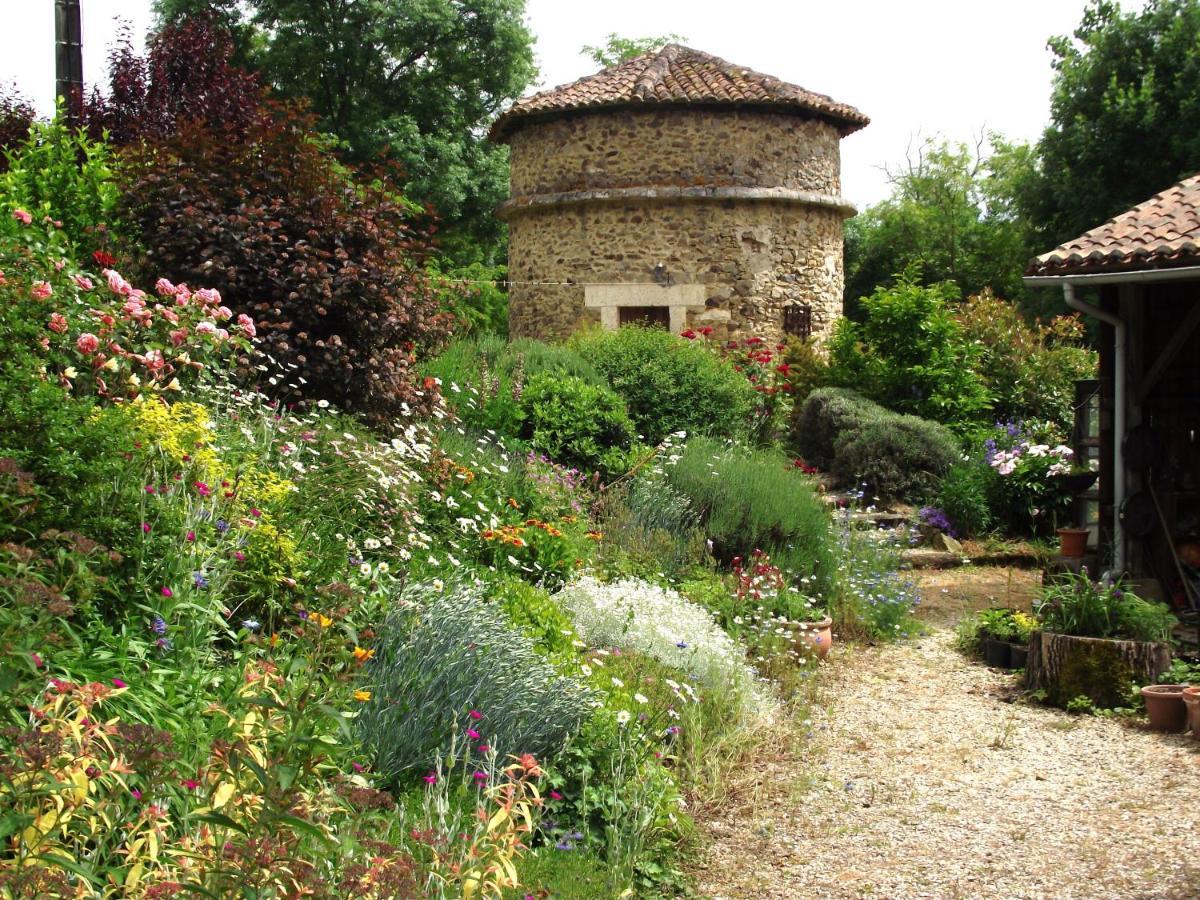 Vila Menet Montbron Exteriér fotografie