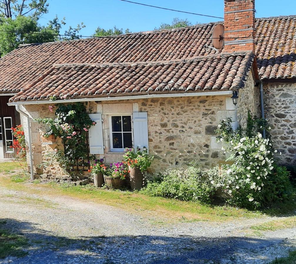 Vila Menet Montbron Exteriér fotografie